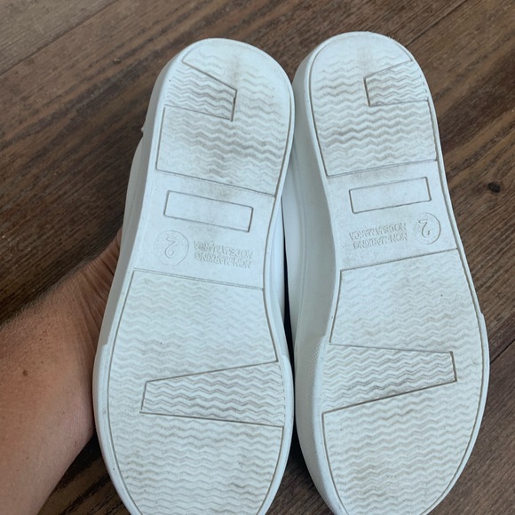 Bcbg girls size 2 white with silver PREOWNED - Picture 8 of 10